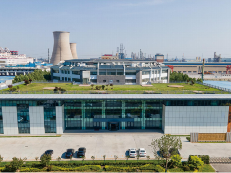 10京博研究院项目 建筑面积:6000㎡ 结构形式:钢构架 用钢量:2500吨 10京博研究院项目 建筑面积:6000㎡ 结构形式:钢构架 用钢量:2500吨