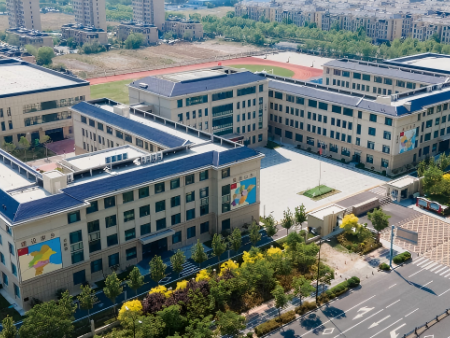 04东营经济技术开发区莒州路小学项目 建筑面积:23600㎡ 结构形式:钢构架、网架 用钢量:2300吨 04东营经济技术开发区莒州路小学项目 建筑面积:23600㎡ 结构形式:钢构架、网架 用钢量:2300吨