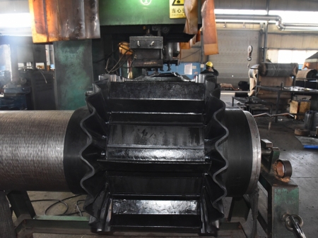 Sidewall conveyor belt