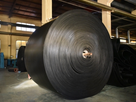 Flat conveyor belt
