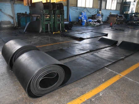 Patterned conveyor bel