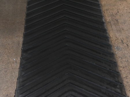 Patterned conveyor bel