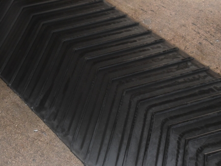 The properties of rubber materials of conveyor belts are different.