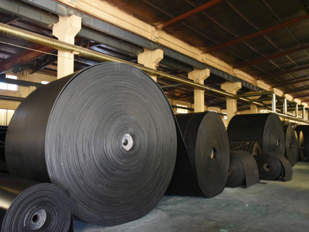 Flat conveyor belt