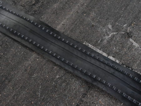 Patterned conveyor bel