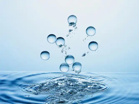 专家提醒天 然矿泉水营养好吸收，更保健！