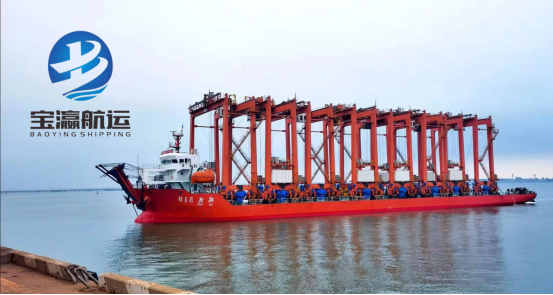 EIGHT Container Shore Cranes carried by 12000 tons deck Barge
