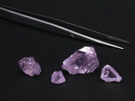 Giant Pink Diamond, Weight 62.7 Carat!