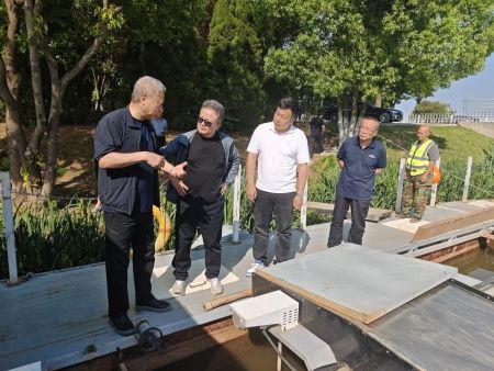 中国水利企业协会脱盐分会会长郭有智一行考察安庆西小湖水环境治理项目