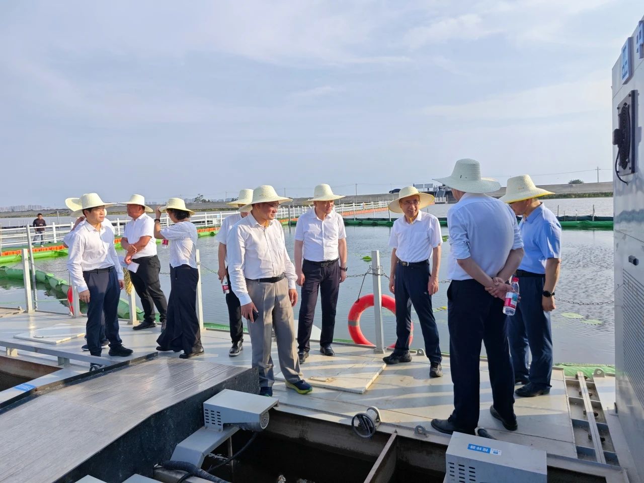 湖北省政協副主席張柏青率隊調研洪湖底泥洗脫生態修復試驗項目