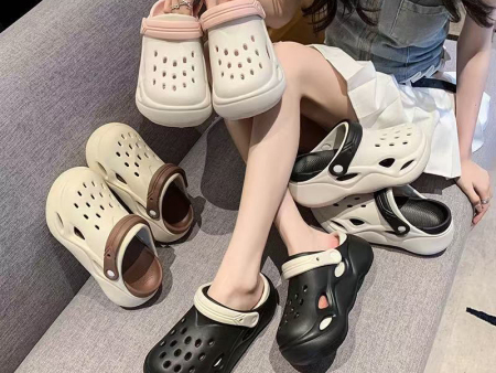 4642 女款双色厚底增高洞洞鞋35-40 