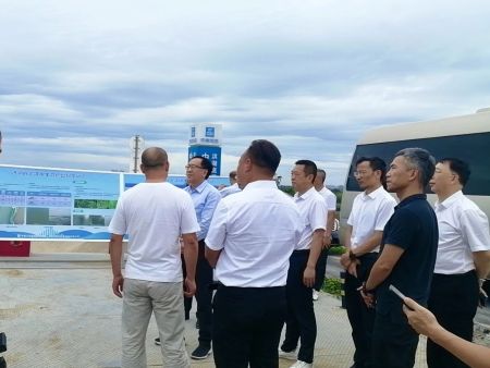 江西省政协副主席尹建业率队考察洪湖底泥洗脱生态修复项目