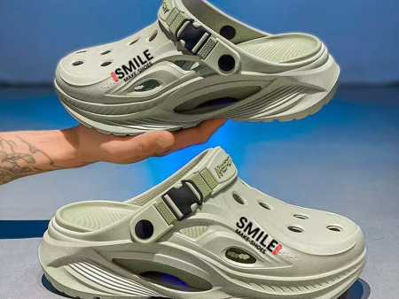 5458   运动款气垫smile洞洞鞋男38-45
