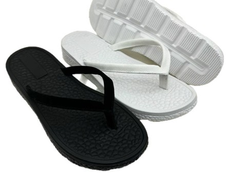 5547   颗粒感人字拖男40-45