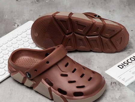 5720   机械描漆洞洞鞋男40-45