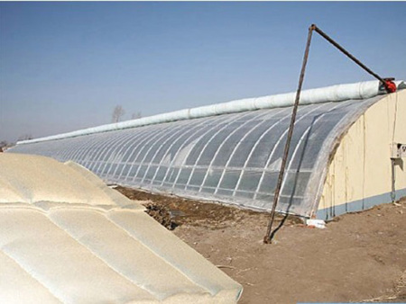 Column-free all-steel frame solar greenhouse