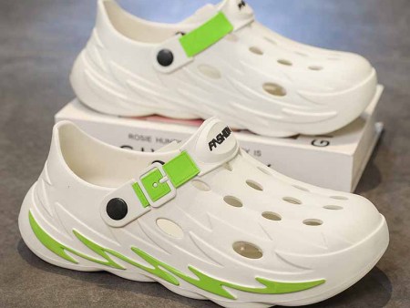 5781   闪电描漆包跟洞洞鞋男40-45