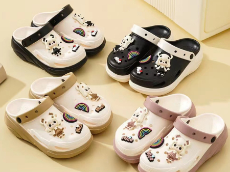 5920   厚底卡通猫洞洞鞋女35-40