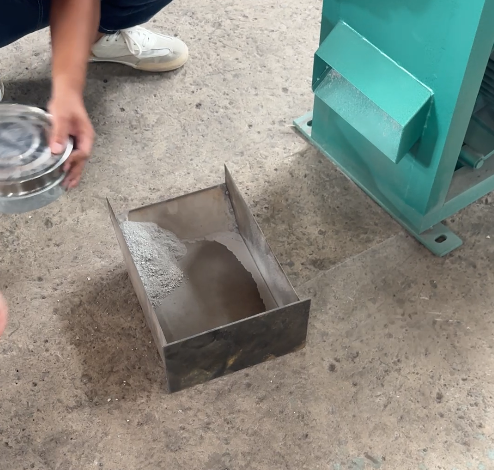 【客戶案例】河北客戶蒞臨鶴壁我廠實(shí)地考察，免費(fèi)試料實(shí)驗(yàn)室對(duì)輥破碎機(jī)成效顯著