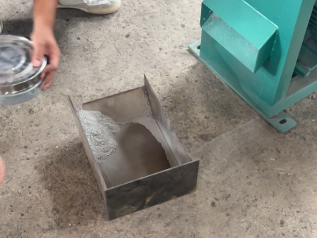 【客戶案例】河北客戶蒞臨鶴壁我廠實地考察，免費試料實驗室對輥破碎機成效顯著