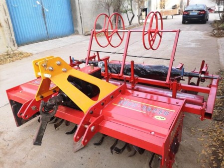 旋耕起垄铺膜机