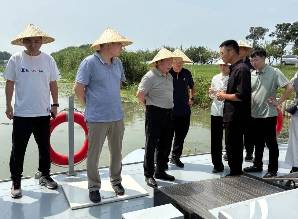 鎮(zhèn)江經(jīng)開區(qū)考察團調(diào)研淮安白馬湖底泥洗脫項目