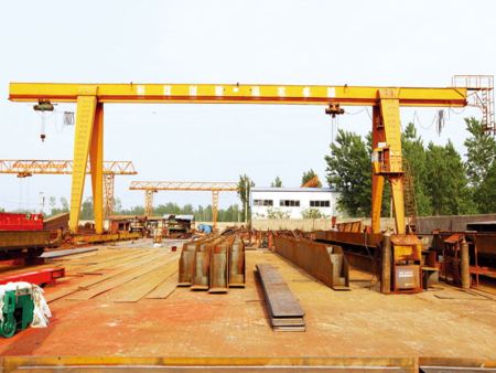 电动葫芦箱型门式起重机