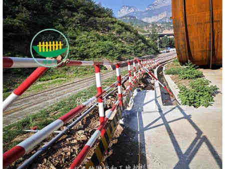 九峰山 十一局钢管隔离栏