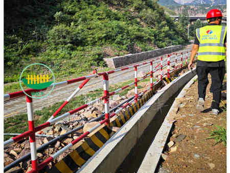 建筑工地上要安装隔离护栏