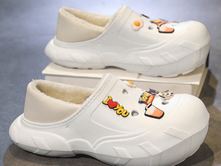 6236  情侣卡通饰扣包跟洞洞鞋36-45