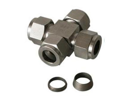 卡套四通中间接头