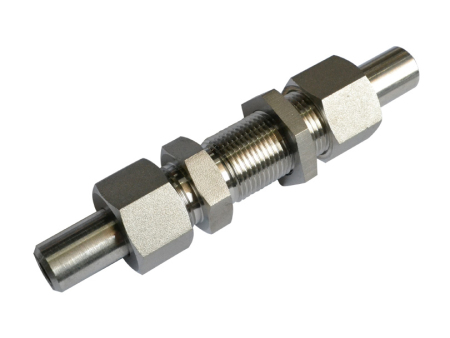 焊接式穿板接头