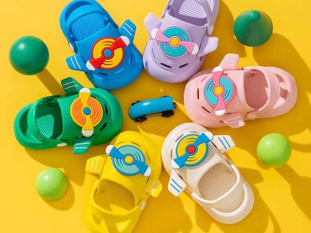 6313 儿童旋转小飞机洞洞鞋150-190