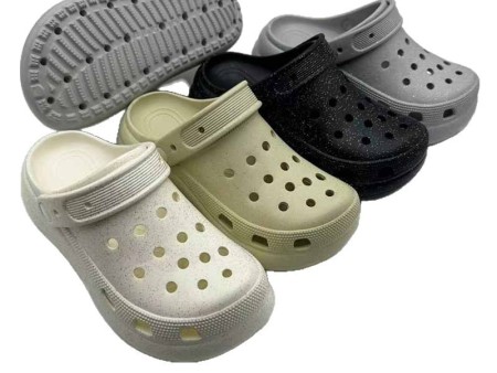 6437  喷漆亮晶晶女款厚底洞洞鞋35-40 