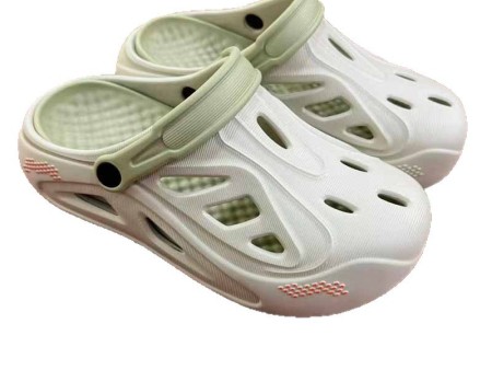 6539 三角镂空描漆点洞洞鞋男40-45