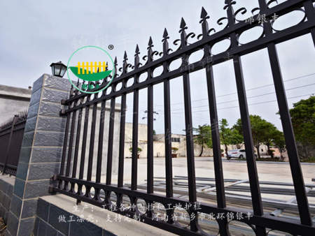 圍墻上鐵藝欄桿