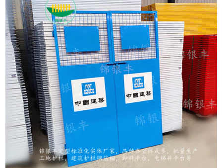 施工安全電梯門的安裝圖片 施工安全電梯門的安裝圖片
