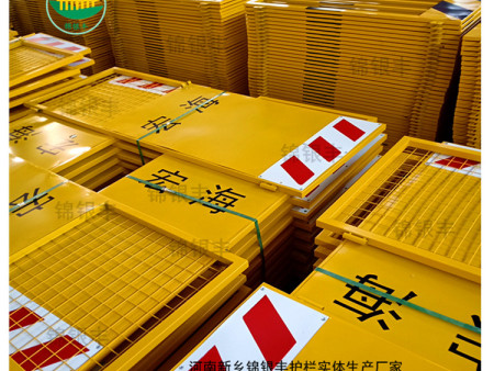 施工電梯井道防護門電梯安全門廠家 施工電梯井道防護門電梯安全門廠家