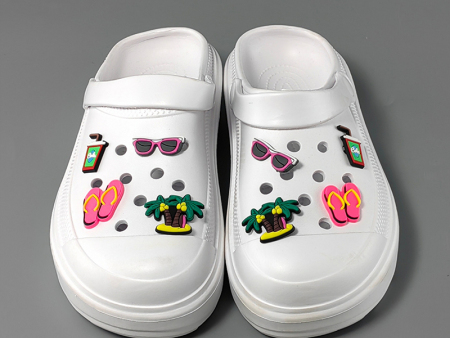 6583   增高雪屋洞洞鞋眼睛饰扣女36-41