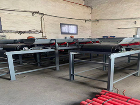 封闭式炉前皮带给煤机