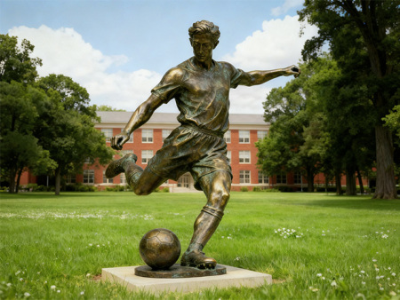 铸铜雕塑-踢足球雕塑