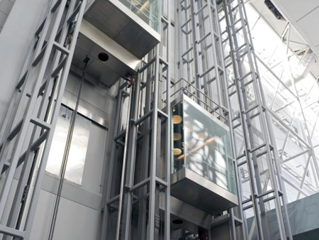 電梯控制柜深度解析：協(xié)調(diào)系統(tǒng)與安全運(yùn)行揭秘