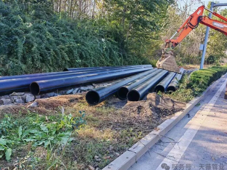 卸货实拍｜ 给水用聚乙烯PE管材