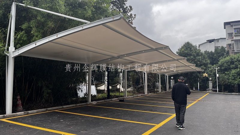 膜結(jié)構(gòu)拉桿停車棚