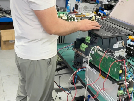 我需要请电工来更换断路器吗?