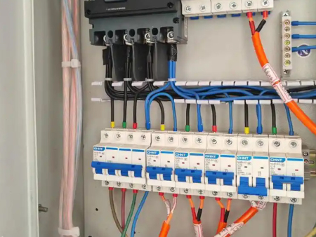 断路器的使用寿命是多久?