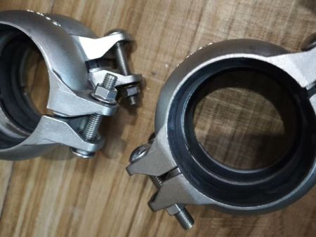 不锈钢沟槽管件-卡箍