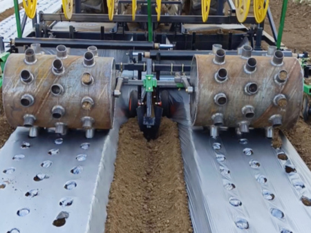 旋耕起垄镇压铺膜打孔一体机