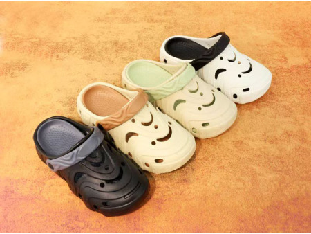 6772 男女笑脸厚底洞洞鞋36-45