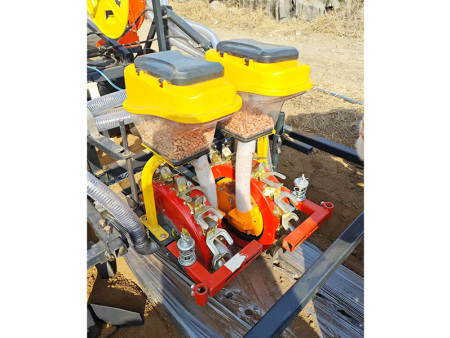 花生玉米气吸式播种机